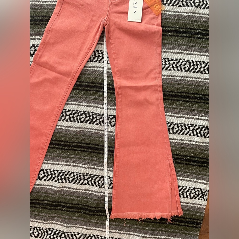 High-Waist Pink Flared Jeans with Split Hem - Picture 5 of 10